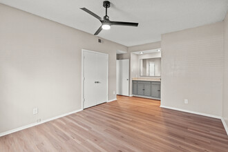 Valencia Plaza Apartments in Fort Worth, TX - Foto de edificio - Interior Photo