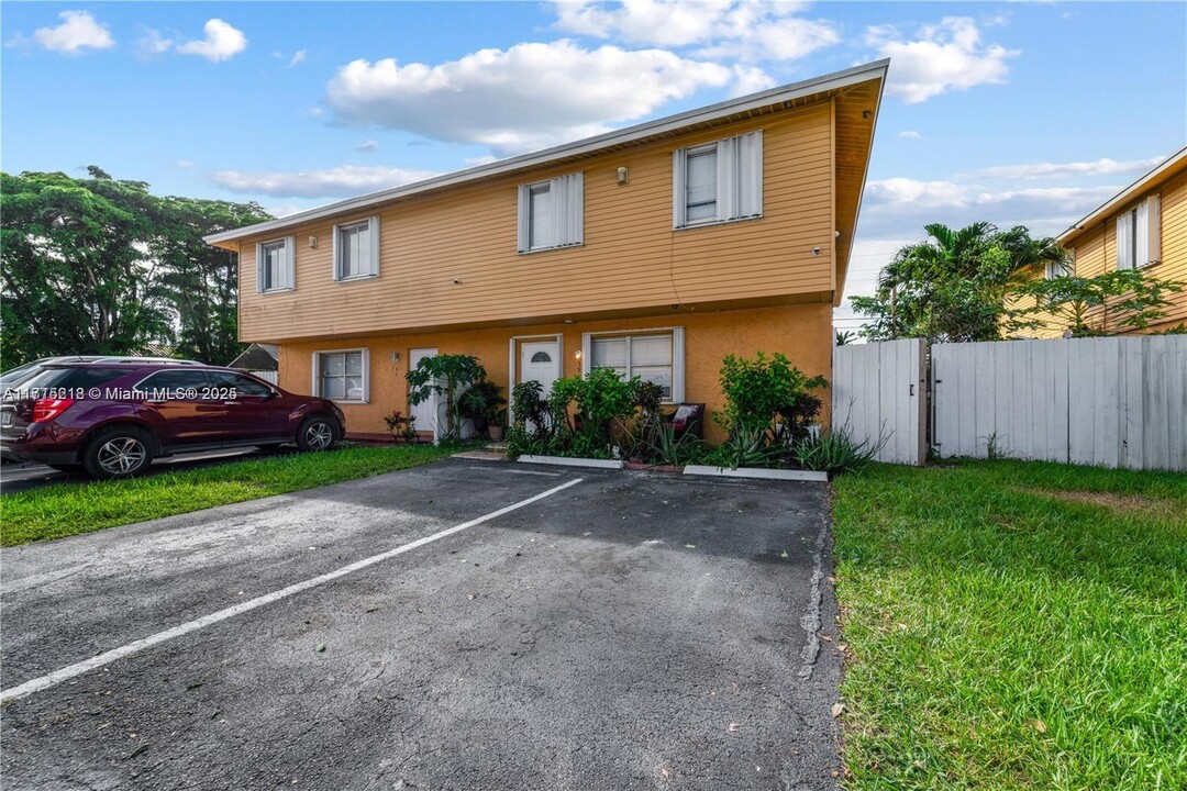 35 NE 12th Ave in Homestead, FL - Building Photo