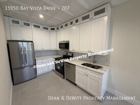1 Bed/1 Bath - Unit 207 in Clearwater, FL - Building Photo
