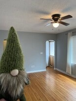 5254-5250 50 St in Lacombe, AB - Building Photo