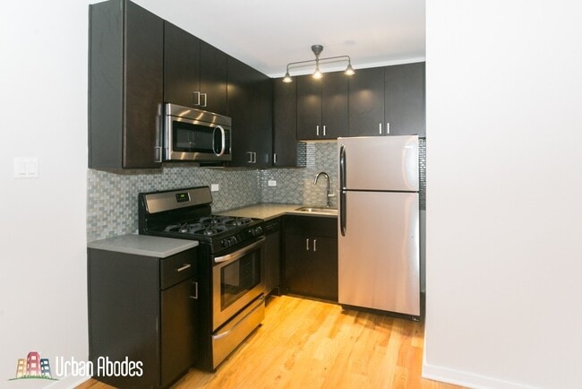 2410 S Kedzie Ave, Unit J06W in Chicago, IL - Foto de edificio - Building Photo