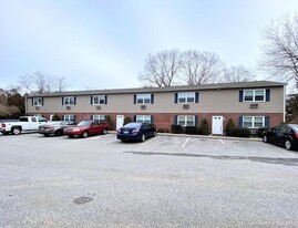 9 Peggy Ln in East Lyme, CT - Building Photo