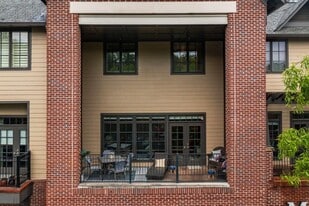 2936 Cahaba Village Pl in Mountain Brook, AL - Building Photo