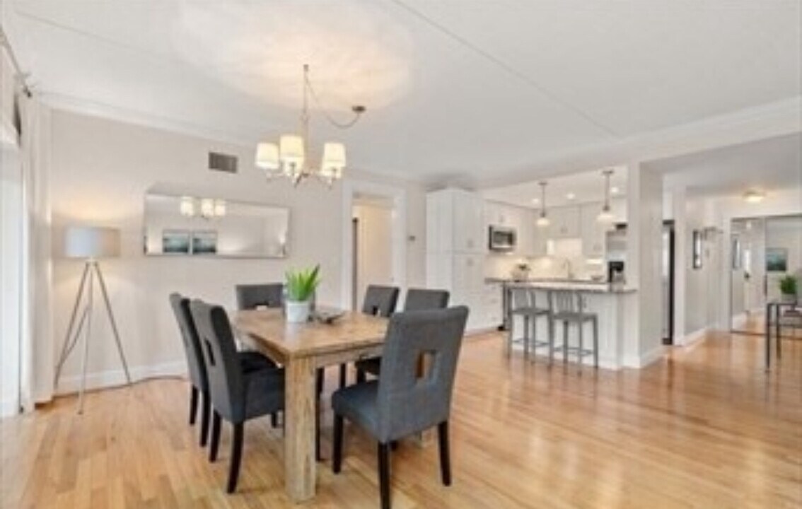 51 John St, Unit 103 in Brookline, MA - Building Photo