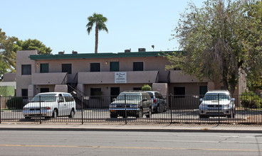 Mcdowell East in Phoenix, AZ - Building Photo - Building Photo