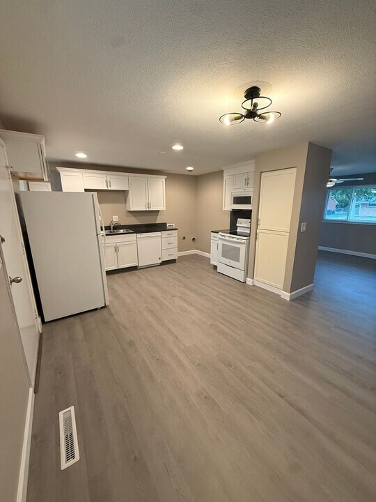 4320 Harbison St in Dayton, OH - Building Photo