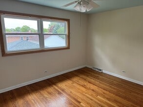 9713 S Kenneth Ave in Oak Lawn, IL - Building Photo - Building Photo