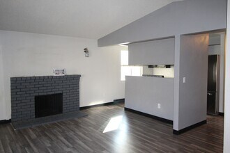 102 E Weile Ave in Spokane, WA - Building Photo - Building Photo