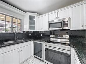 6753 NW 182nd St in Hialeah, FL - Building Photo - Building Photo