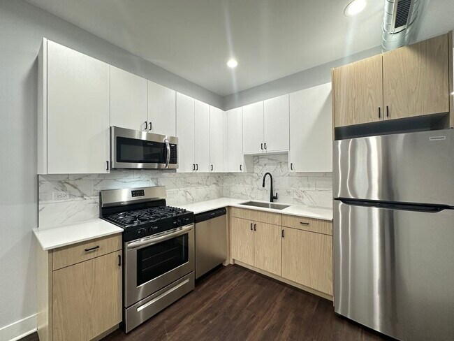 2171 W Wilson Ave, Unit M07B in Chicago, IL - Building Photo - Building Photo