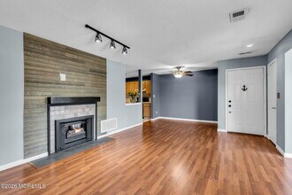 106 Frontier Way in Tinton Falls, NJ - Building Photo - Building Photo