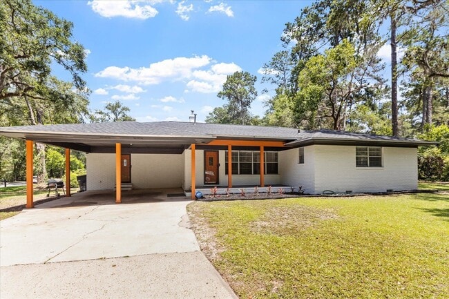 2425 Bruce Ln in Tallahassee, FL - Building Photo - Building Photo