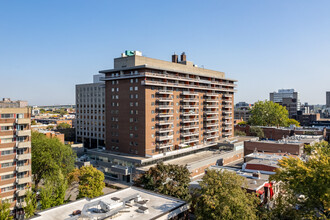 945 De Maisonneuve Boul E in Montréal, QC - Building Photo - Building Photo