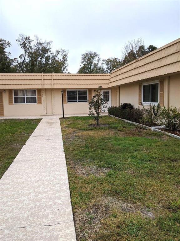 201 Bedford Trail in Sun City Center, FL - Building Photo - Building Photo
