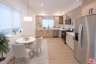 5722 Fulcher Ave in Los Angeles, CA - Building Photo - Building Photo