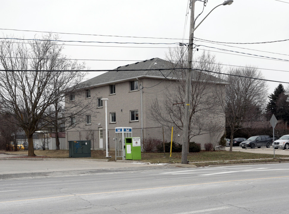 139 Speedvale Ave in Guelph, ON - Building Photo