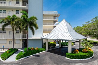 Sands of Marco in Marco Island, FL - Foto de edificio - Building Photo