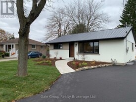 77 N Park Crescent in Woodstock, ON - Building Photo