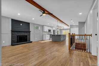 1654 Giddings Rd in Pontiac, MI - Building Photo - Building Photo