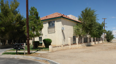 509 E Q1 Ave in Palmdale, CA - Building Photo - Building Photo