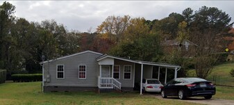 951 McKay Dr SE in Atlanta, GA - Building Photo