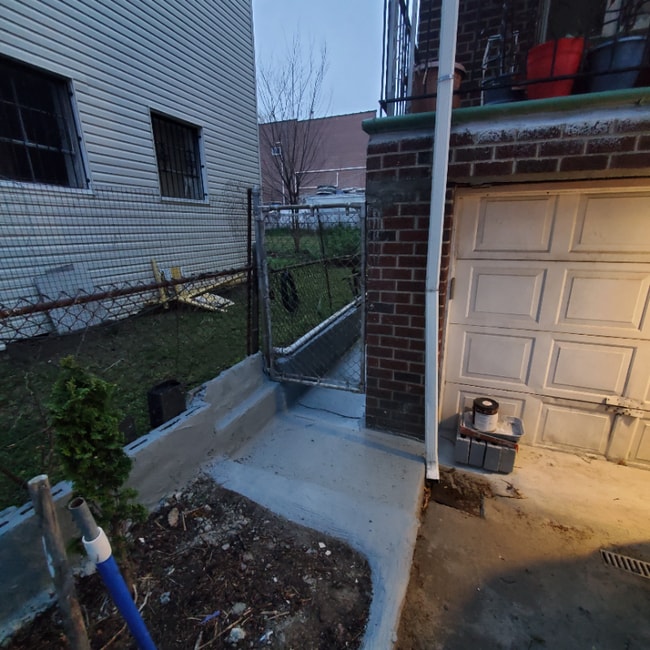 3180 Fish Ave, Unit One bedroom apartment in Bronx, NY - Building Photo - Building Photo