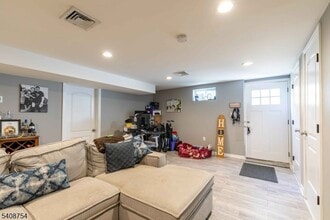 126 Riverside Ave in Lyndhurst, NJ - Building Photo - Building Photo