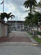 10229 NW 9th St Cir in Miami, FL - Building Photo - Building Photo