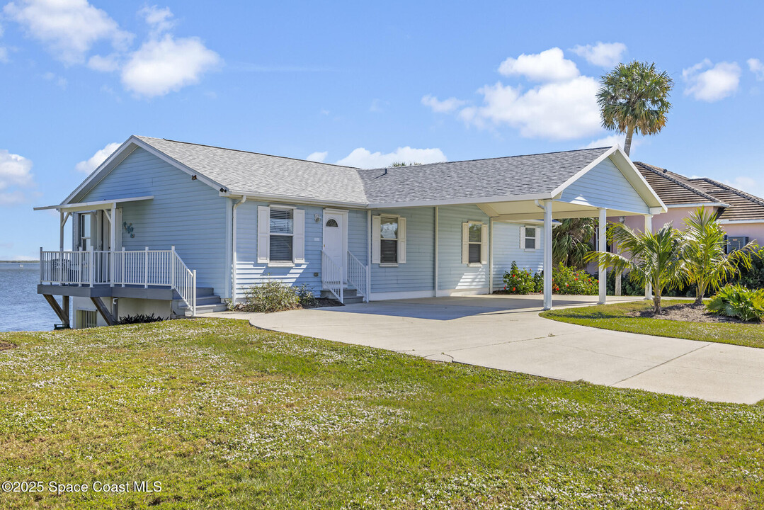 8825 US-1 in Micco, FL - Building Photo