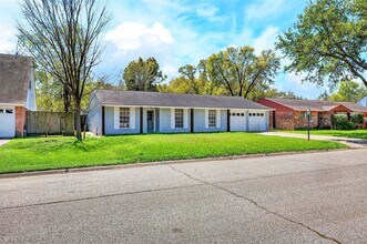 9611 Highmeadow Dr in Houston, TX - Building Photo - Building Photo