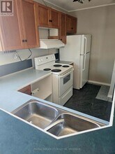 215 Roberts Rd in Grimsby, ON - Building Photo - Building Photo