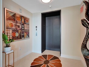 101 S Fort Lauderdale Beach Blvd, Unit # PH 2703 in Fort Lauderdale, FL - Building Photo - Building Photo