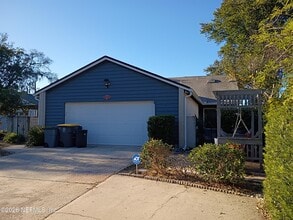 5561 Mariners Cove Dr in Jacksonville, FL - Building Photo - Building Photo