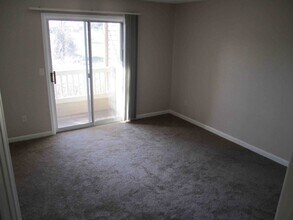 979 S Miller St, Unit 201 in Lakewood, CO - Building Photo - Building Photo