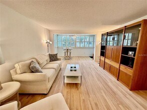 690 Osceola Ave in Winter Park, FL - Foto de edificio - Building Photo