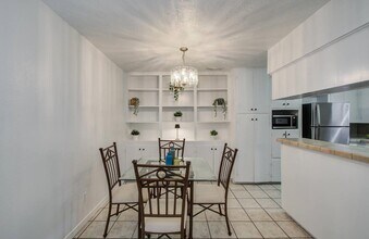 5542 Holly St in Houston, TX - Building Photo - Building Photo
