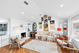 38 Liberty St in Westhampton Beach, NY - Building Photo - Building Photo