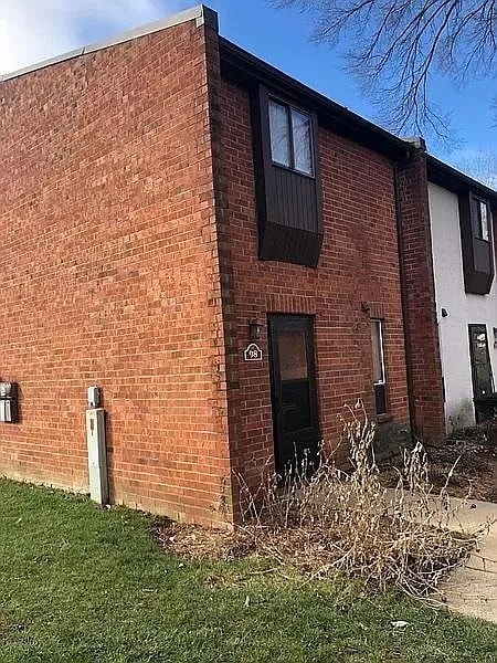 property at 98 Lancelot Ln