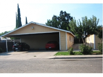 442 E Sycamore in Farmersville, CA - Foto de edificio