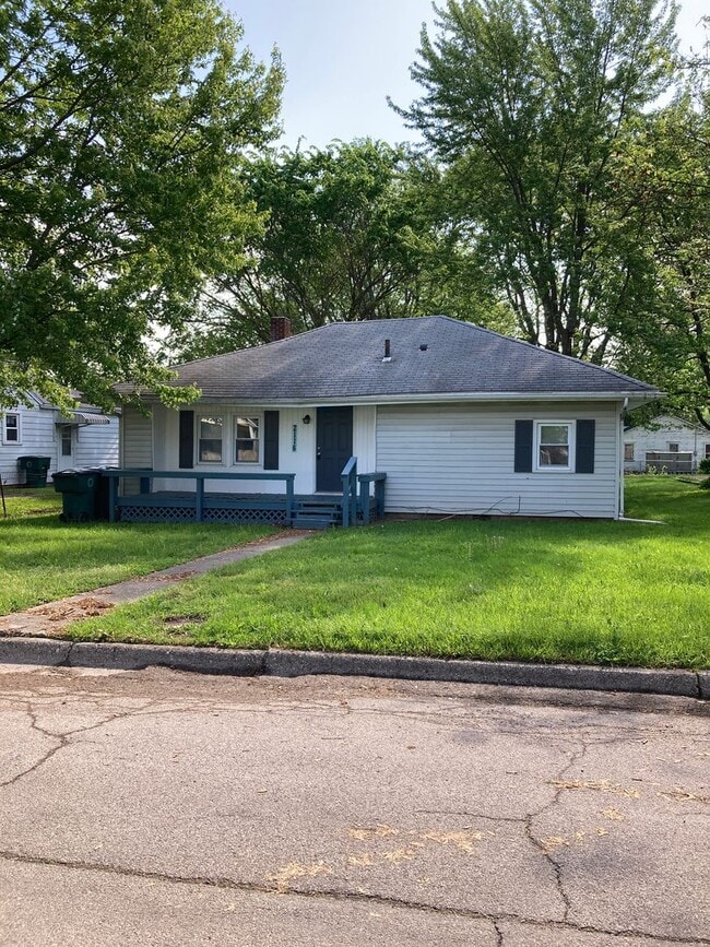 property at 2116 N Rosewood Ave