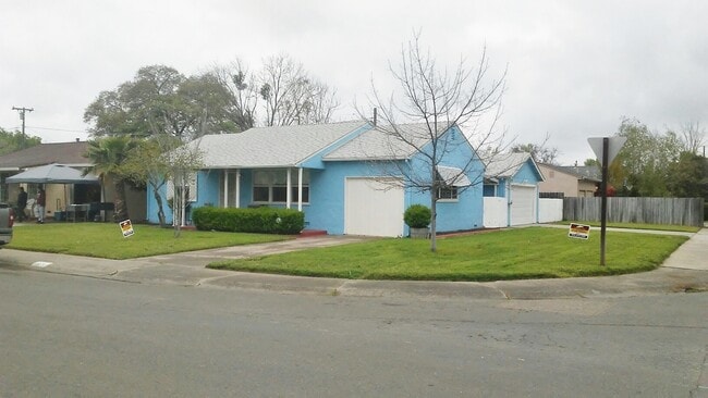 565 Barrymore St E in Stockton, CA - Building Photo - Building Photo