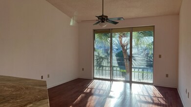 825 Normandy Trace Rd in Tampa, FL - Building Photo - Building Photo