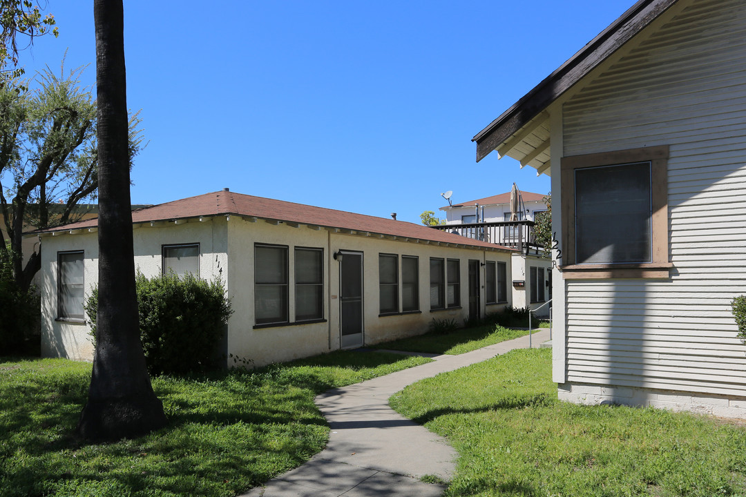 114-122 E 5th Ave in Escondido, CA - Building Photo