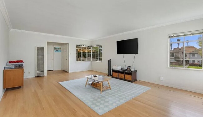 3515 E 1st St in Long Beach, CA - Foto de edificio - Building Photo