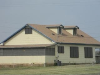 100 County Road 242 in Orange Grove, TX - Foto de edificio