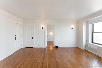 15 E Kirby St, Unit 520 in Detroit, MI - Foto de edificio - Building Photo
