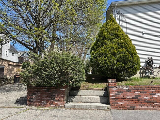 46 Marlboro St in Belmont, MA - Building Photo - Building Photo