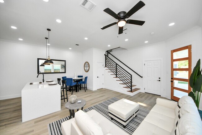 9307 Jutland Rd in Houston, TX - Building Photo - Building Photo