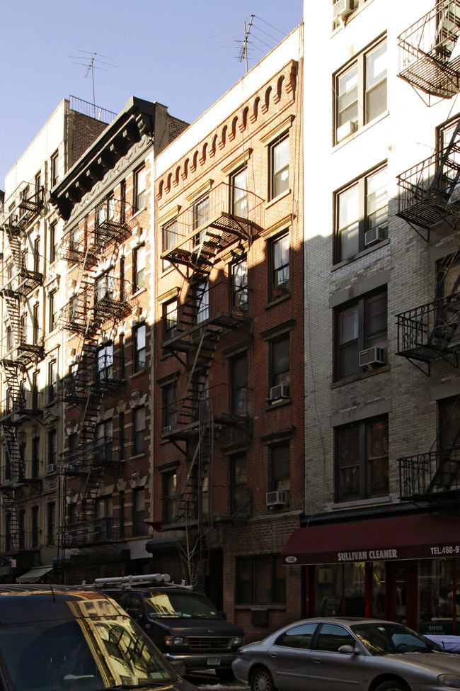 148 Sullivan St in New York, NY - Building Photo - Building Photo