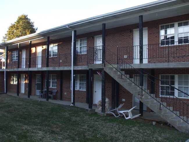 property at 204 N Warren St